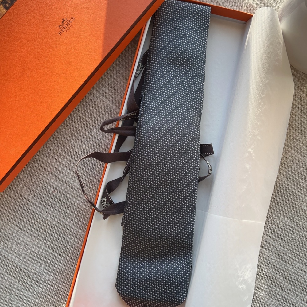 Hermes Geometric Pattern Tie Gray(sold)